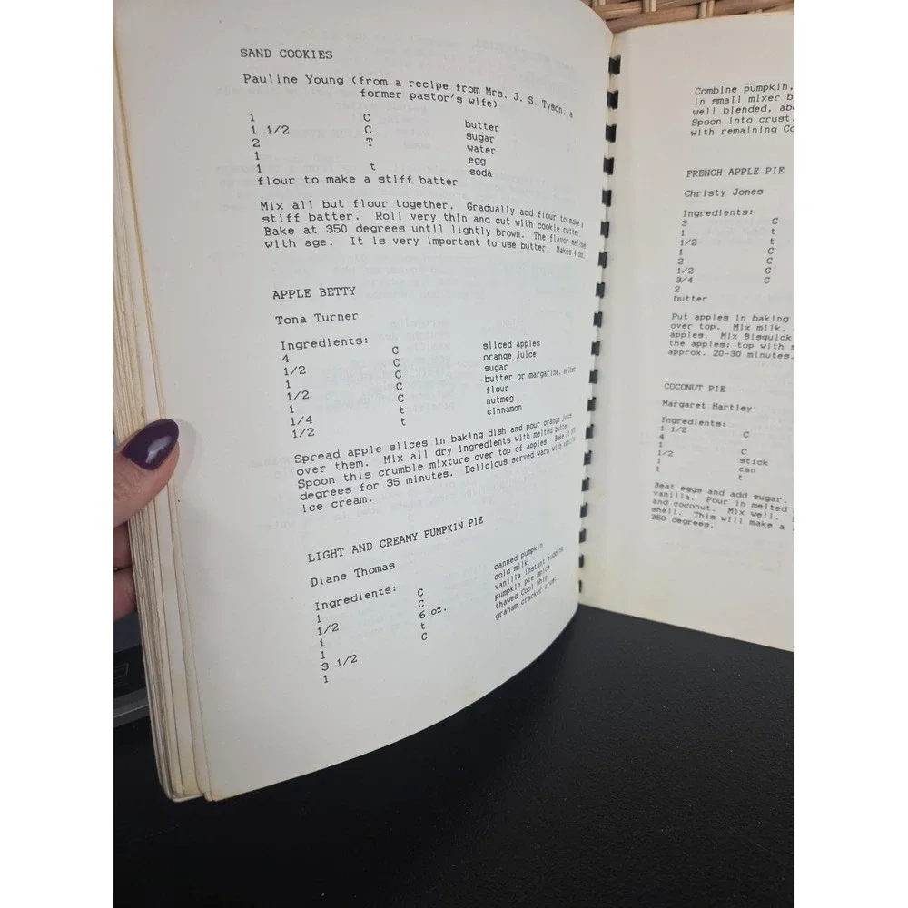 The Carolina‎ Memorial Baptist Church Cook Book Thomasville, NC Acteens 1988